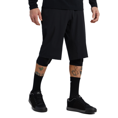Short Race Face Traverse Black